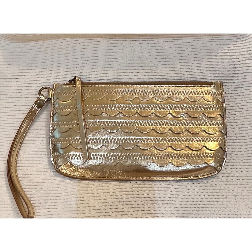 Relic Gold Metallic Scalloped Wristlet Clutch Bag Textured Zipper Wallet Womens